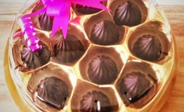 11 Pcs x 8 Gms Coconut & Cardamom Flavoured Chocolate Modaks in Rd F.R. Box