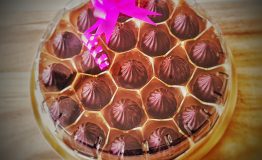 21 Pcs x 8 Gms Coconut & Cardamom Flavoured Chocolate Modaks in Rd F.R. Box